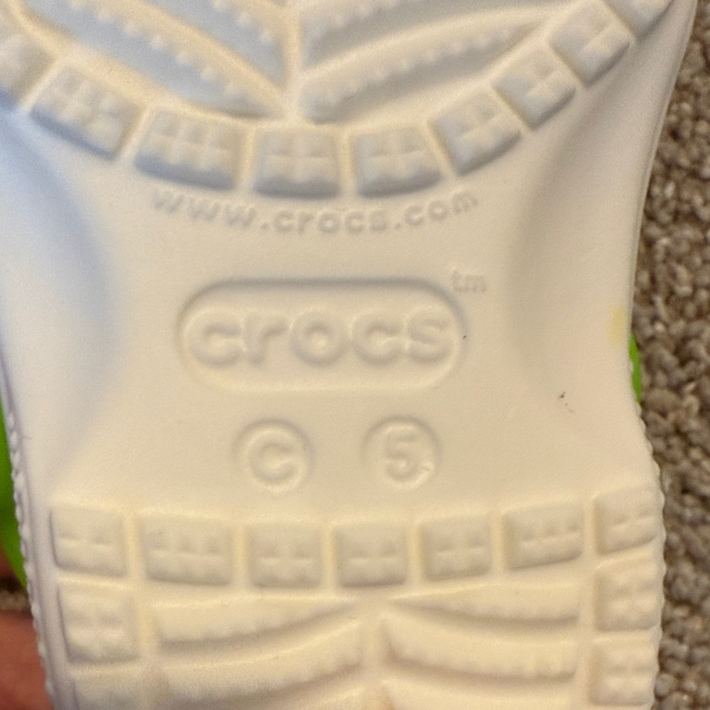 CROCS with alien size 5 - Picture 3 of 3
